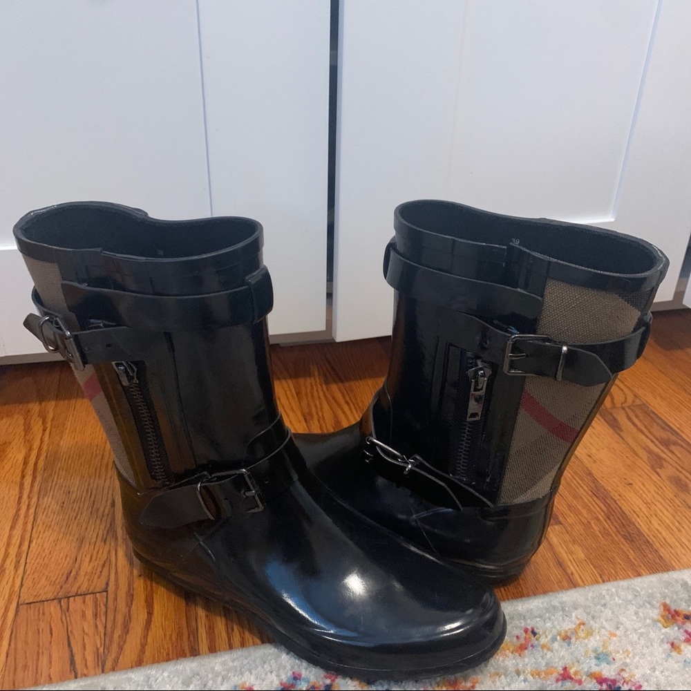 Burberry Women’s Normandale Buckle Rain Boot 39/8
